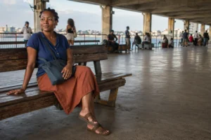 Coisas que mulheres elegantes nunca fazem em público? O que comecei a evitar para ficar mais presente