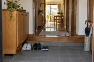 Genkan: o hábito japonês de deixar os sapatos na entrada e o que essa ideia me faz pensar sobre a casa